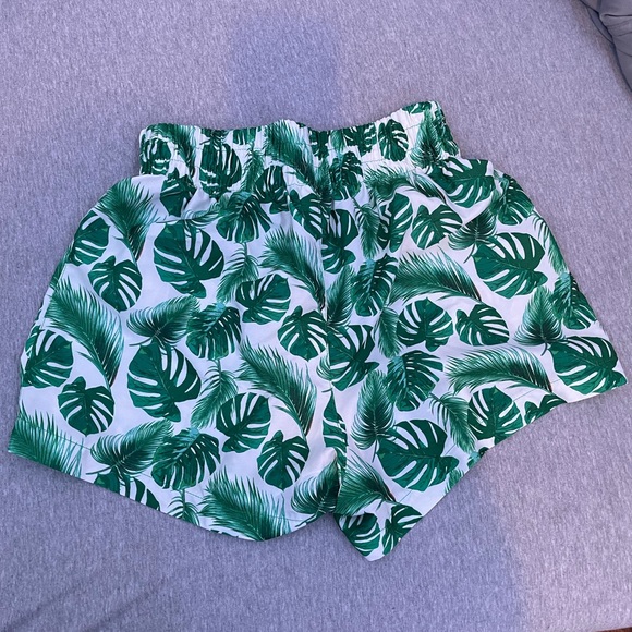Summer short fits size med - Picture 2 of 2